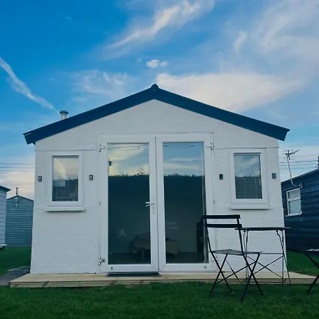 The Cosy Summer House Leysdown-on-Sea Exterior photo